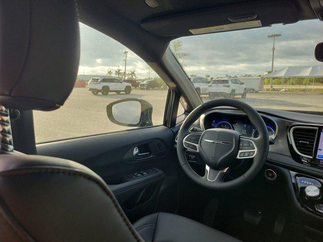 new 2025 Chrysler Pacifica car, priced at $47,320