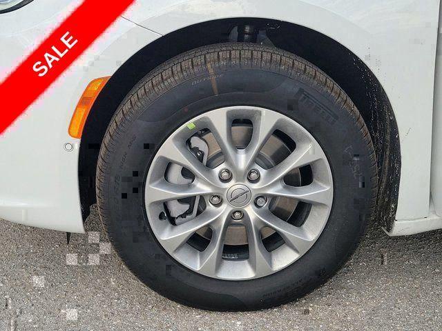 new 2025 Chrysler Pacifica car, priced at $40,078