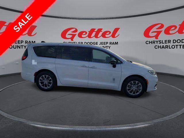 new 2025 Chrysler Pacifica car, priced at $40,078