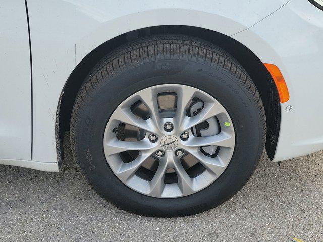 new 2025 Chrysler Pacifica car, priced at $45,031