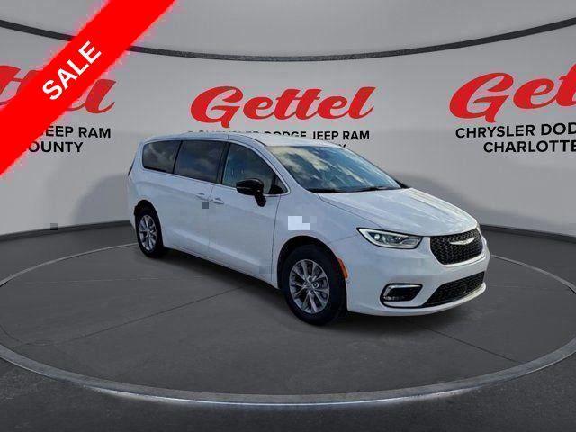 new 2025 Chrysler Pacifica car, priced at $40,078