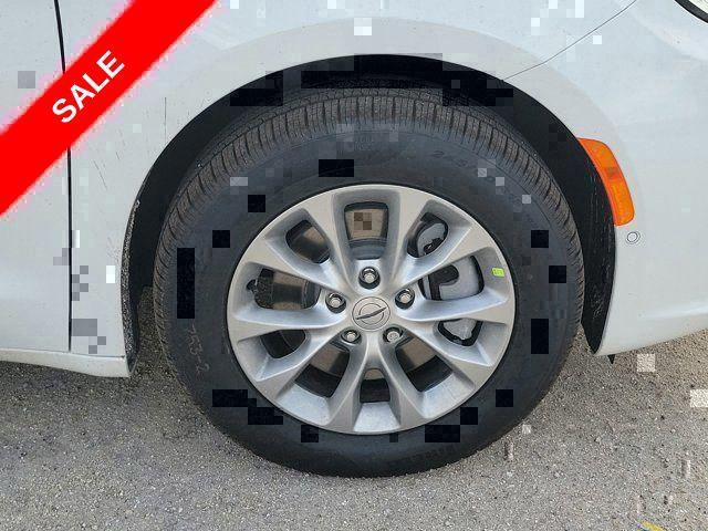 new 2025 Chrysler Pacifica car, priced at $40,078