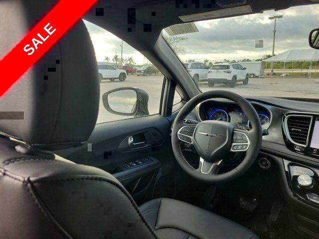 new 2025 Chrysler Pacifica car, priced at $40,078