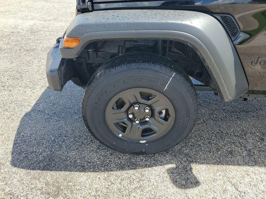 new 2025 Jeep Gladiator car, priced at $33,625