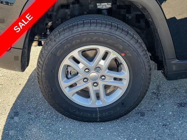 new 2025 Jeep Grand Cherokee car, priced at $32,861
