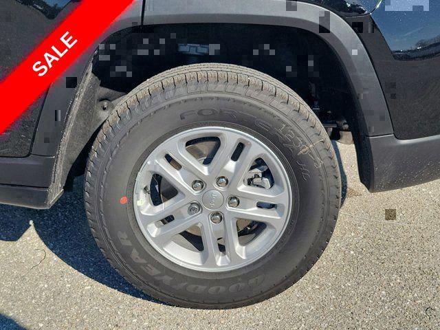 new 2025 Jeep Grand Cherokee car, priced at $33,611