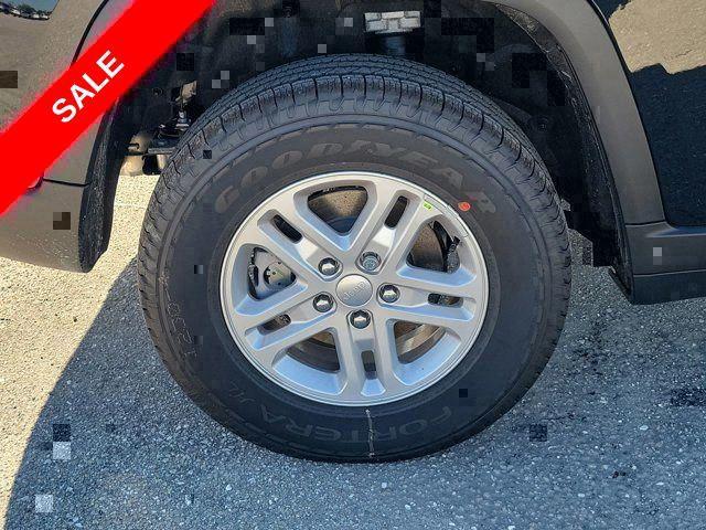 new 2025 Jeep Grand Cherokee car, priced at $33,611