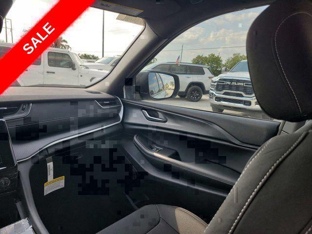 new 2025 Jeep Grand Cherokee car, priced at $32,861