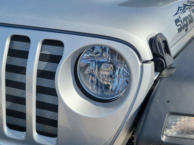 used 2022 Jeep Gladiator car, priced at $30,841