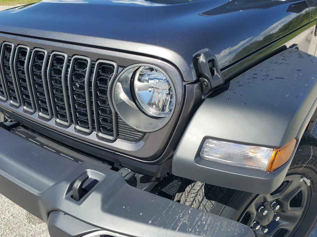 new 2025 Jeep Gladiator car, priced at $33,625