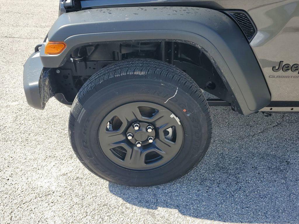 new 2025 Jeep Gladiator car, priced at $33,625