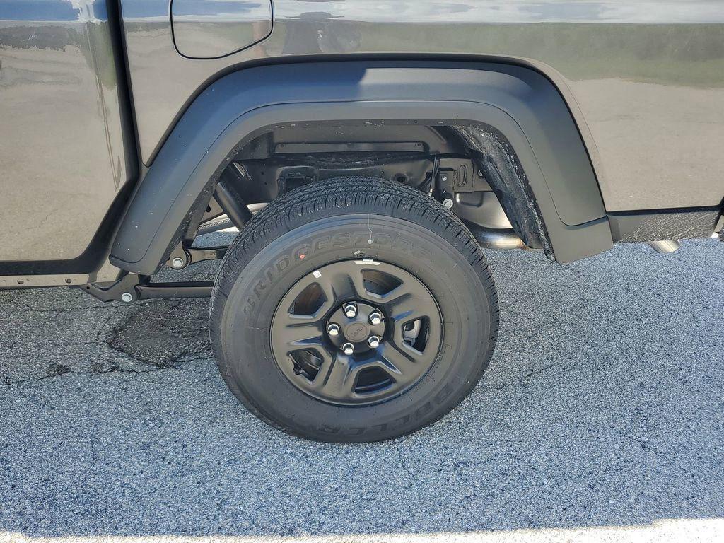 new 2025 Jeep Gladiator car, priced at $33,625