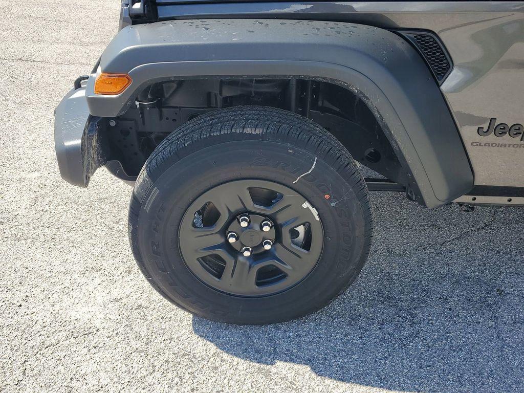 new 2025 Jeep Gladiator car, priced at $33,625