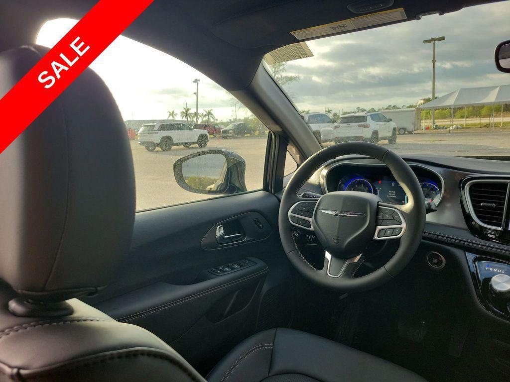 new 2025 Chrysler Pacifica car, priced at $40,078