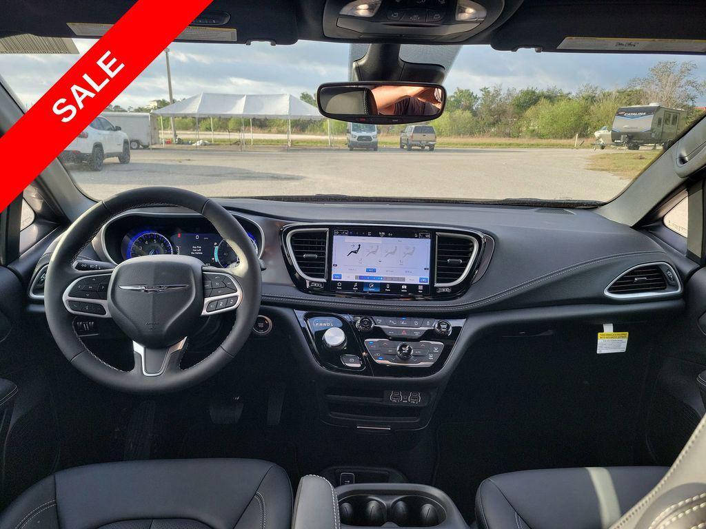 new 2025 Chrysler Pacifica car, priced at $40,078