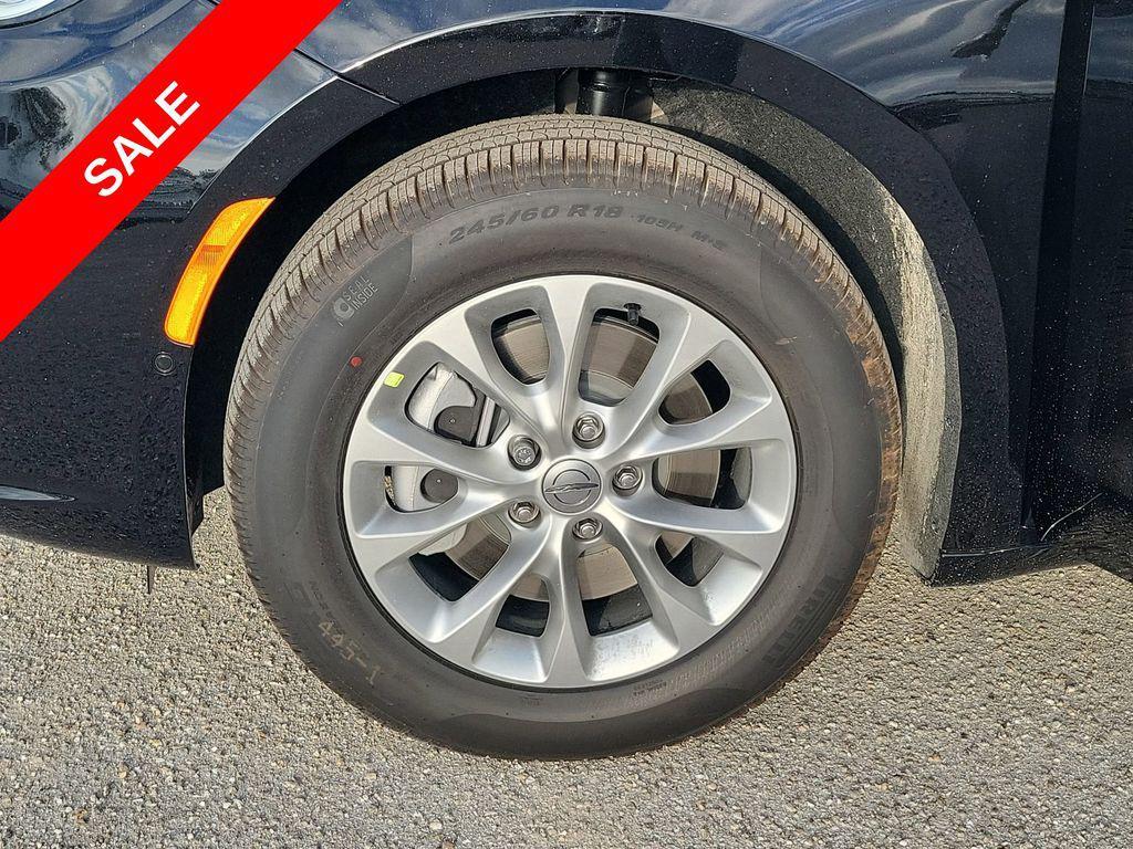 new 2025 Chrysler Pacifica car, priced at $40,078