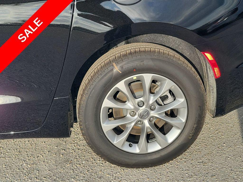 new 2025 Chrysler Pacifica car, priced at $40,078