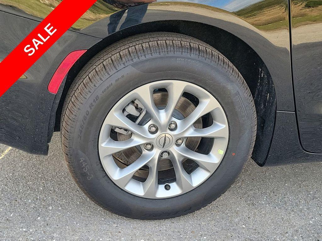 new 2025 Chrysler Pacifica car, priced at $40,078