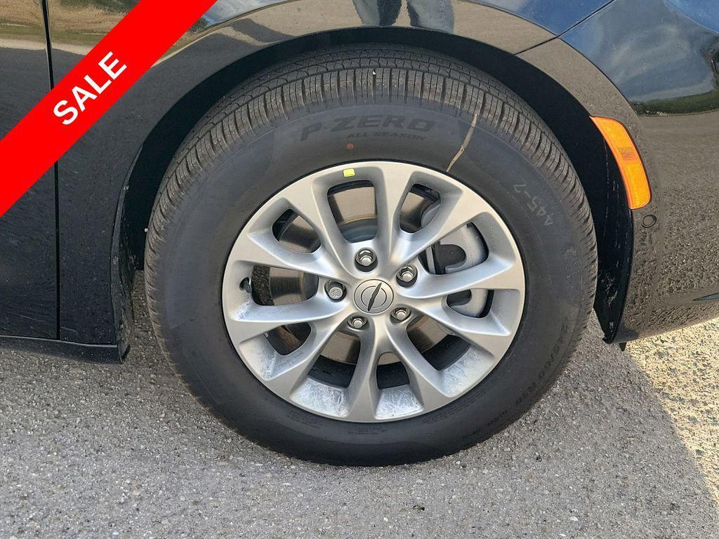 new 2025 Chrysler Pacifica car, priced at $40,078