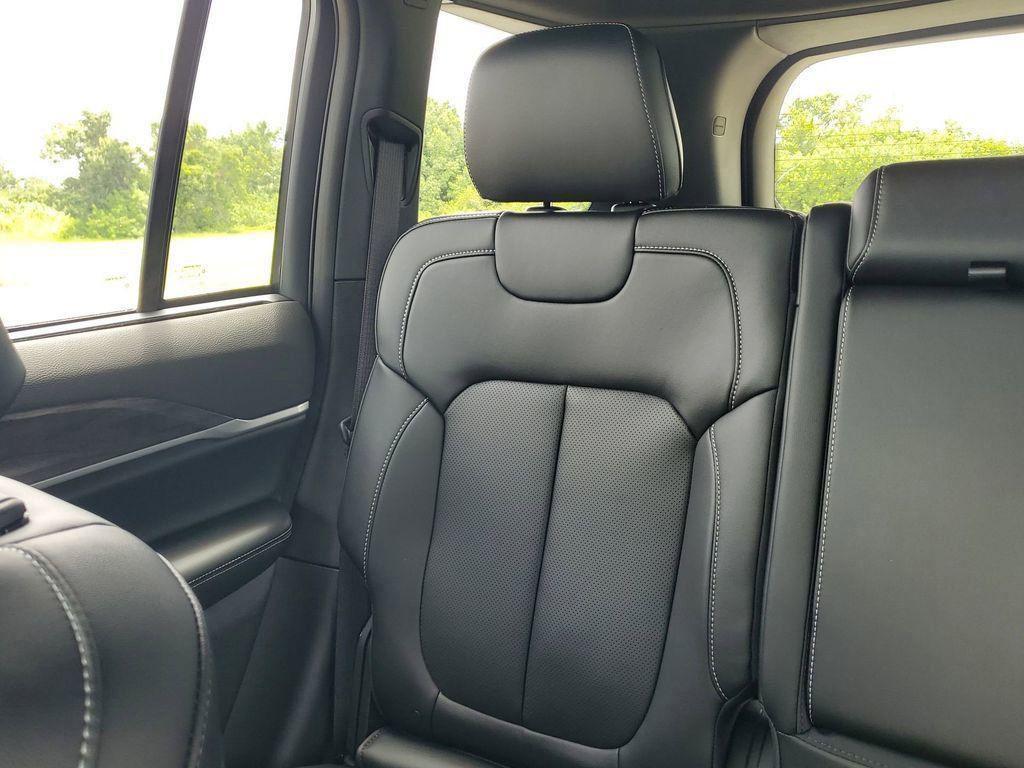 new 2025 Jeep Grand Cherokee car, priced at $42,092