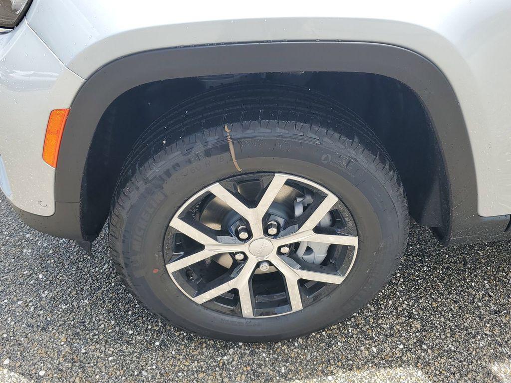 new 2025 Jeep Grand Cherokee car, priced at $44,638
