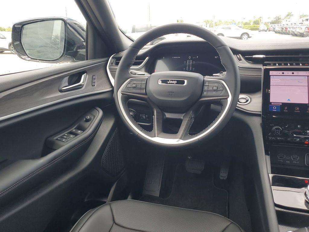 new 2025 Jeep Grand Cherokee car, priced at $42,092