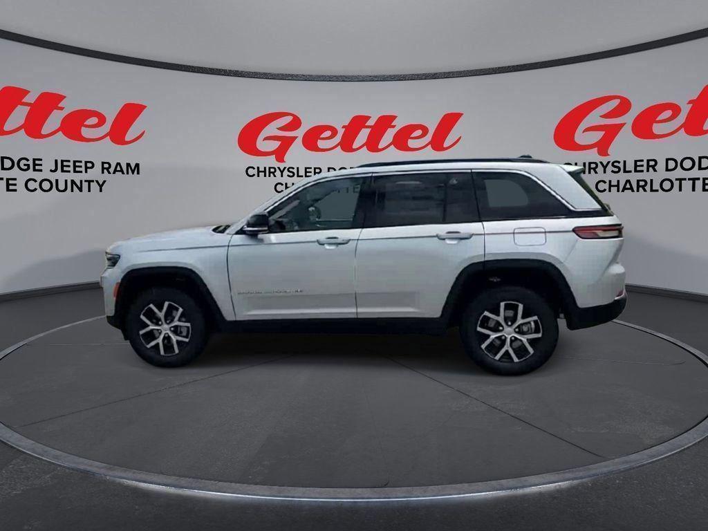 new 2025 Jeep Grand Cherokee car, priced at $42,092