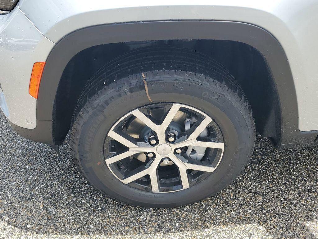 new 2025 Jeep Grand Cherokee car, priced at $42,092