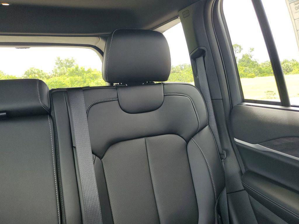 new 2025 Jeep Grand Cherokee car, priced at $42,092