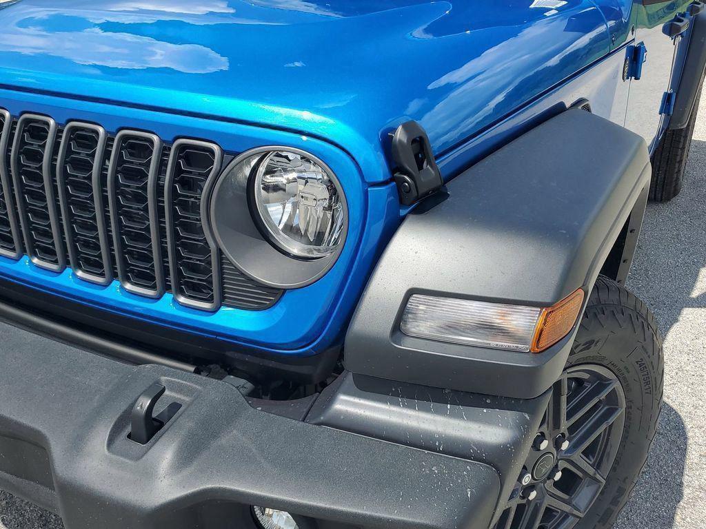new 2025 Jeep Wrangler car, priced at $48,273