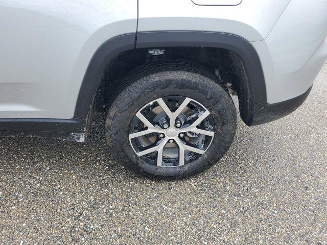 new 2025 Jeep Grand Cherokee car, priced at $50,185