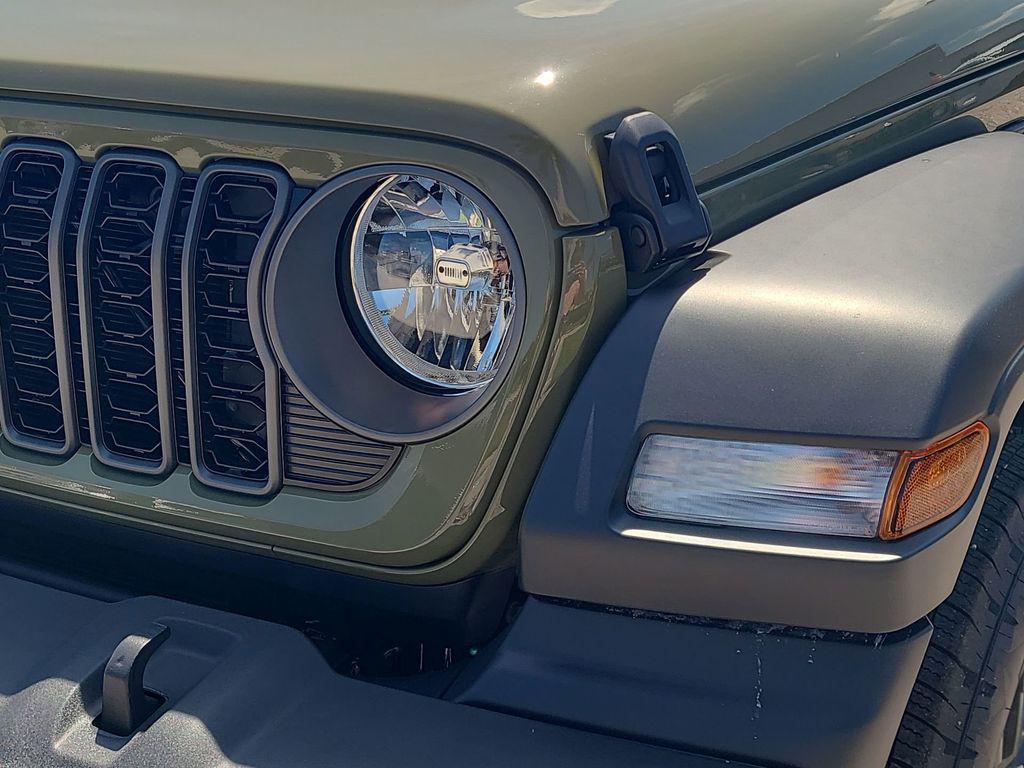 new 2025 Jeep Wrangler car, priced at $44,101