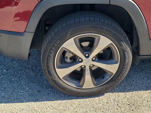 used 2019 Jeep Cherokee car, priced at $16,327