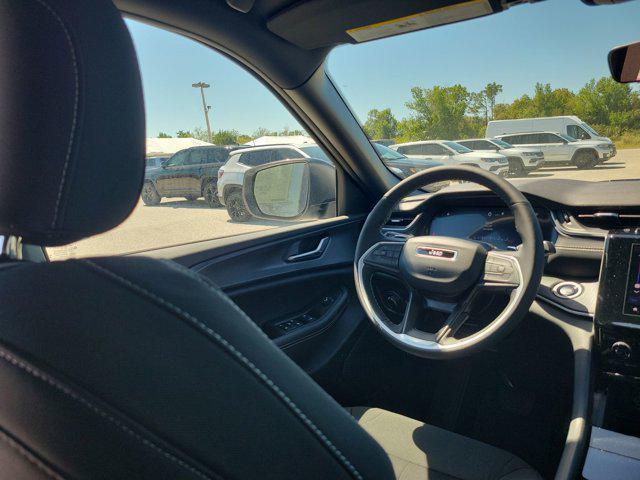 new 2025 Jeep Grand Cherokee car, priced at $43,375