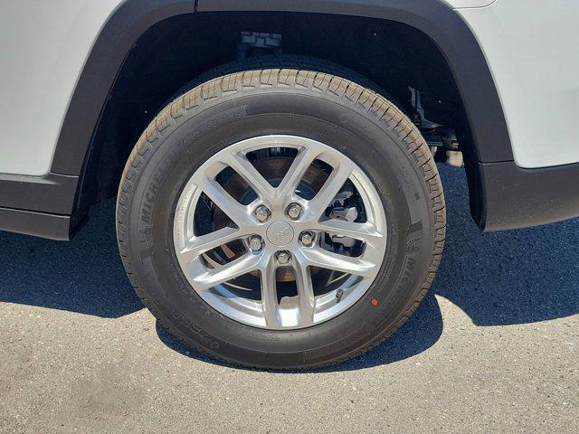 new 2025 Jeep Grand Cherokee car, priced at $43,375