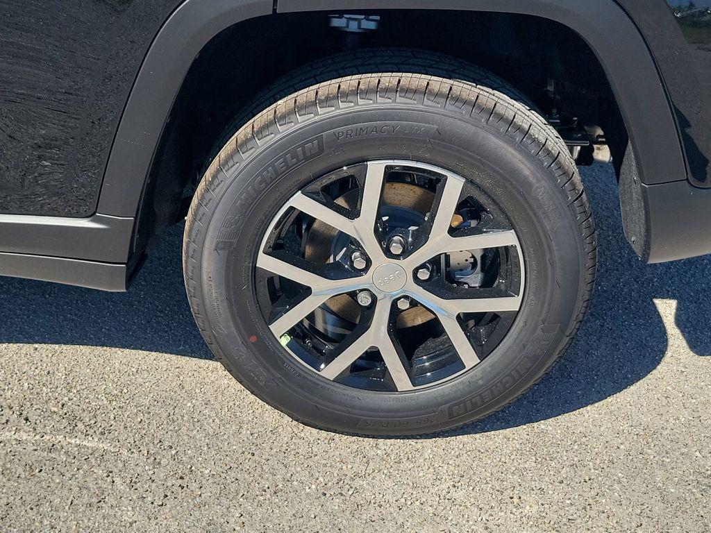 new 2025 Jeep Grand Cherokee car, priced at $40,745