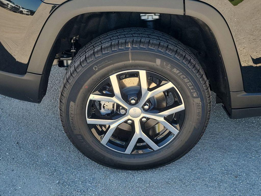 new 2025 Jeep Grand Cherokee car, priced at $40,745