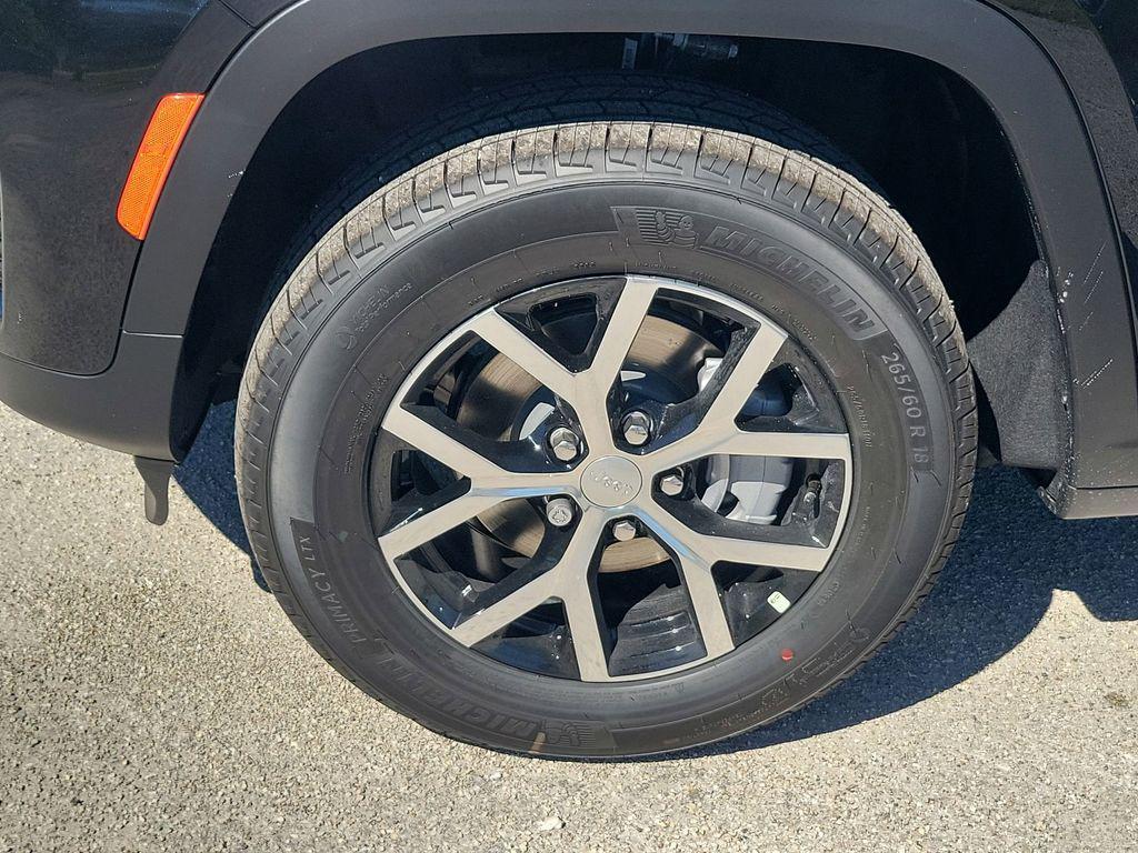 new 2025 Jeep Grand Cherokee car, priced at $40,745