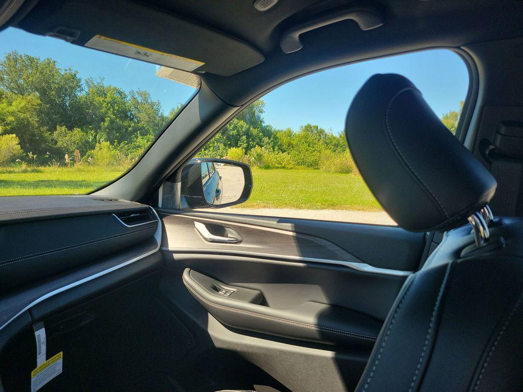 new 2025 Jeep Grand Cherokee car, priced at $40,745