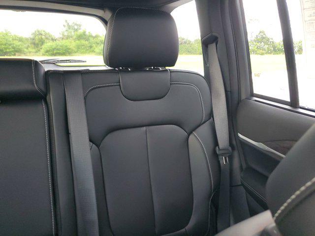 new 2025 Jeep Grand Cherokee car, priced at $50,185