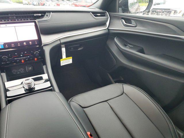 new 2025 Jeep Grand Cherokee car, priced at $50,185