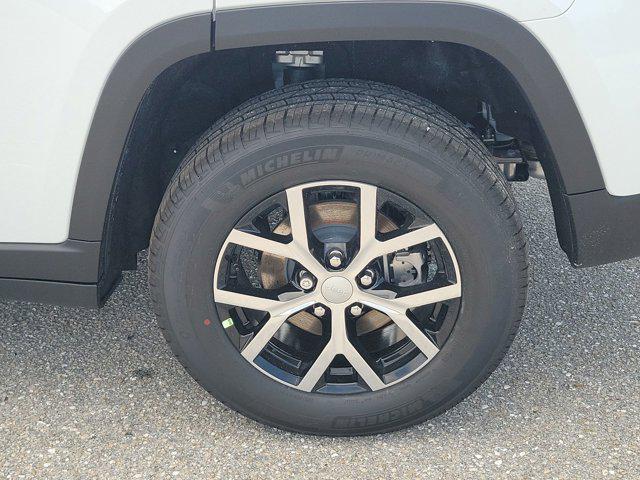 new 2025 Jeep Grand Cherokee car, priced at $49,590