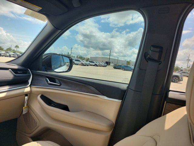 new 2025 Jeep Grand Cherokee car, priced at $49,590
