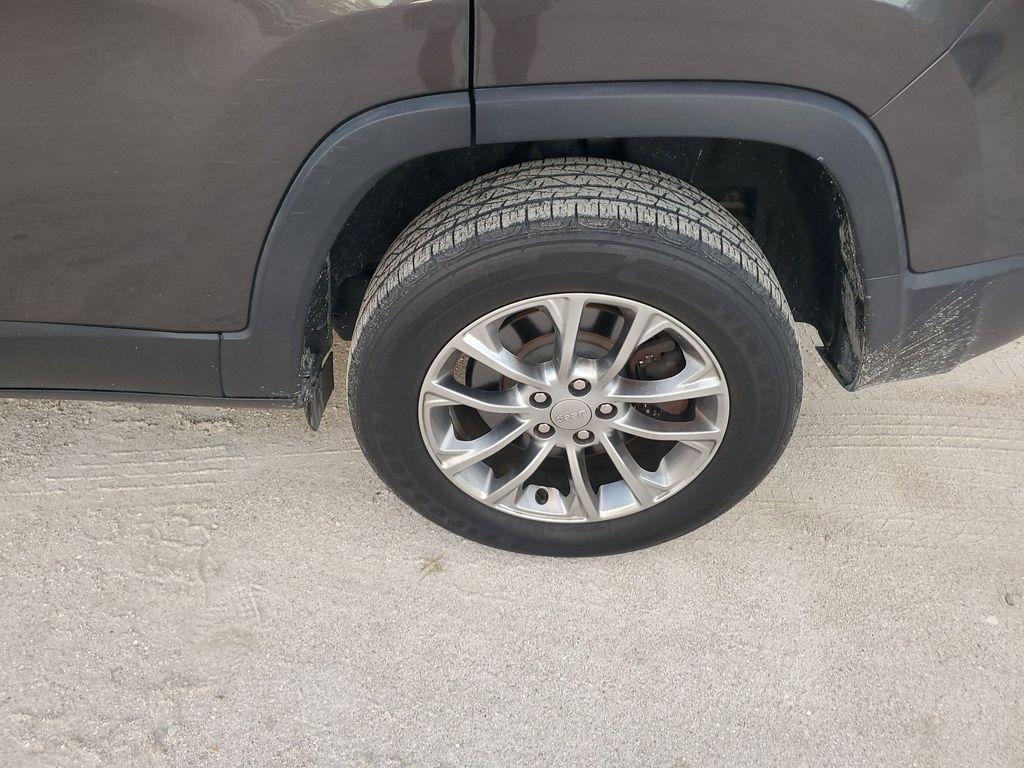 used 2019 Jeep Cherokee car, priced at $14,499