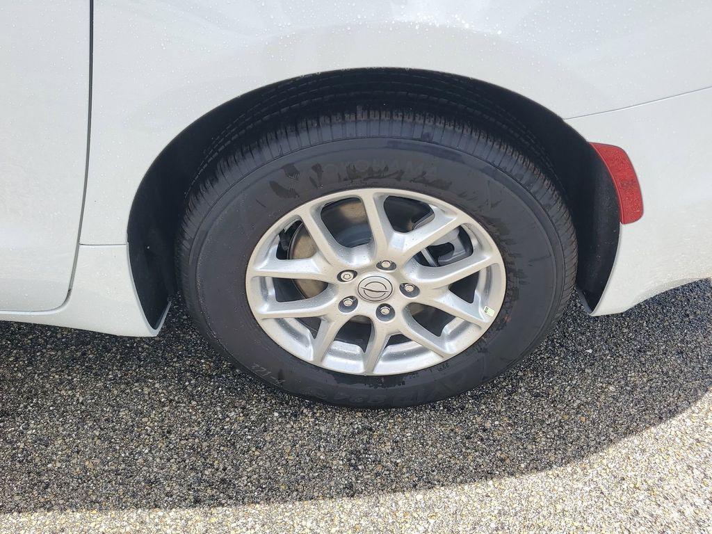 new 2026 Chrysler Pacifica car, priced at $37,038