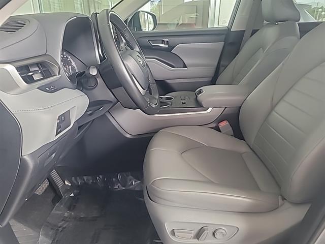 used 2023 Toyota Highlander car, priced at $39,800