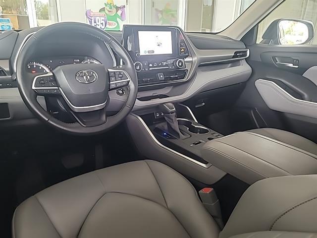 used 2023 Toyota Highlander car, priced at $39,800