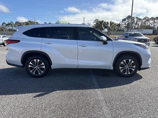 used 2022 Toyota Highlander car, priced at $37,900