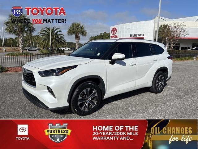 used 2022 Toyota Highlander car, priced at $37,900