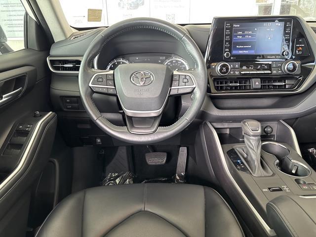 used 2022 Toyota Highlander car, priced at $37,900